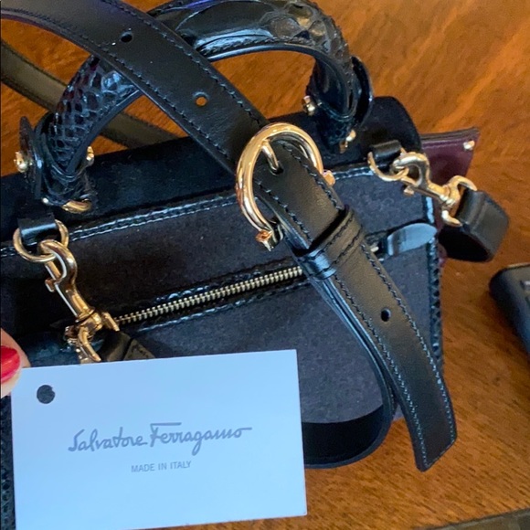 🌺FERRAGAMO HANDBAG/ / CROSSBODY AUTHENTIC, LEATHER- ITALY 🇮🇹 🌺 - Picture 2 of 12